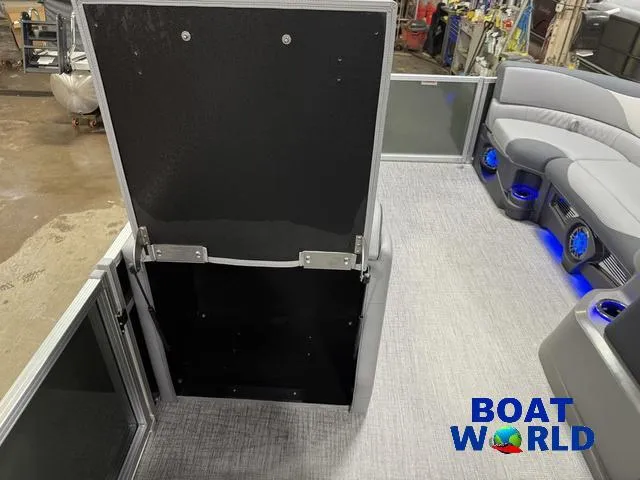 Slide: The Image of Tahoe LTZ 2385 Elite Cruise Tritoon & Honda 4-Stroke EFI 2025 - 25