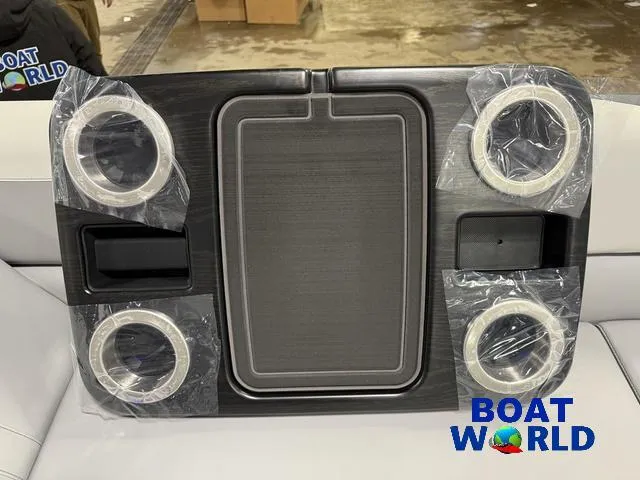 Slide: The Image of Tahoe LTZ 2385 Elite Cruise Tritoon & Honda 4-Stroke EFI 2025 - 29