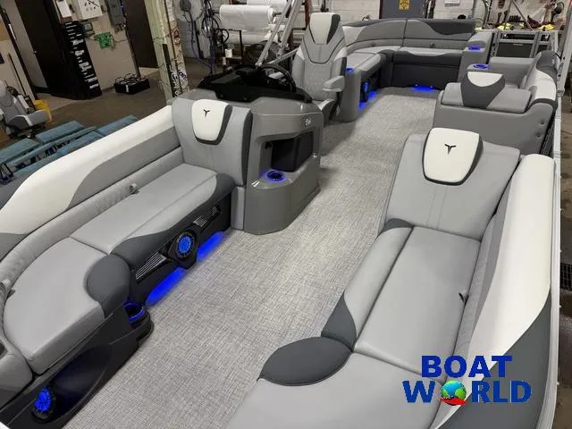 Slide: The Image of Tahoe LTZ 2385 Elite Cruise Tritoon & Honda 4-Stroke EFI 2025 - 30