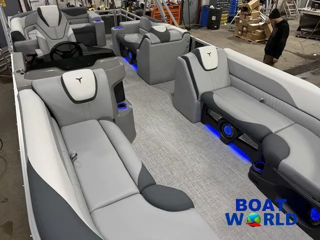 Slide: The Image of Tahoe LTZ 2385 Elite Cruise Tritoon & Honda 4-Stroke EFI 2025 - 31