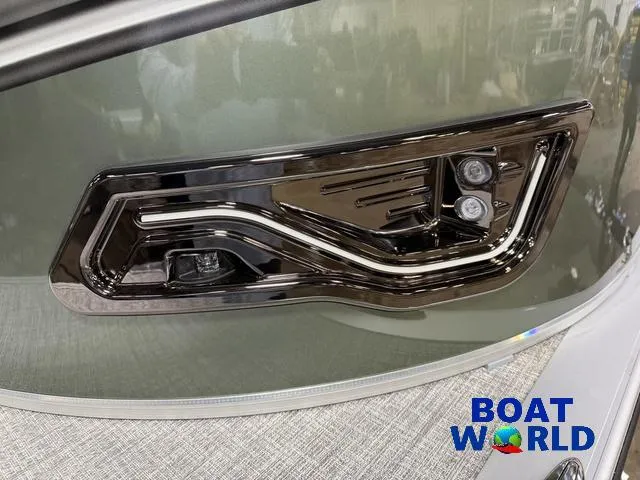 Slide: The Image of Tahoe LTZ 2385 Elite Cruise Tritoon & Honda 4-Stroke EFI 2025 - 33