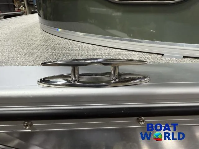 Slide: The Image of Tahoe LTZ 2385 Elite Cruise Tritoon & Honda 4-Stroke EFI 2025 - 34