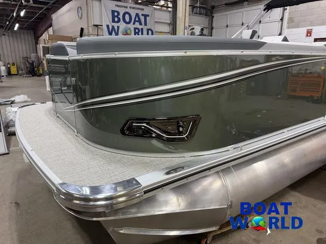 Slide: The Image of Tahoe LTZ 2385 Elite Cruise Tritoon & Honda 4-Stroke EFI 2025 - 35