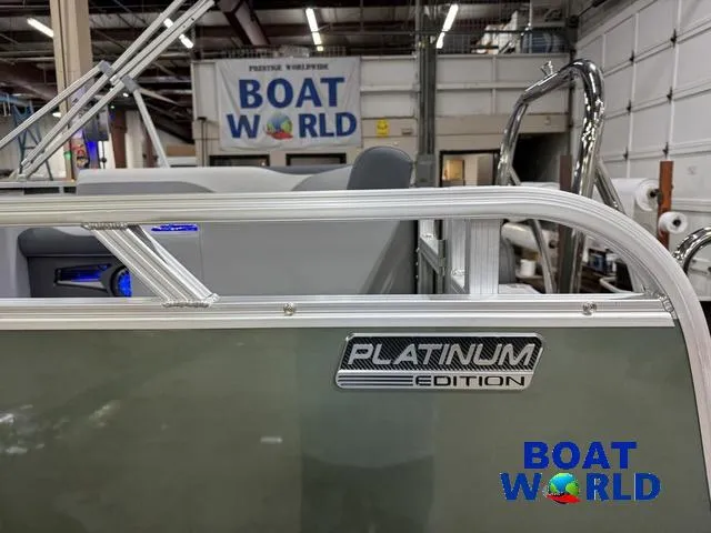 Slide: The Image of Tahoe LTZ 2385 Elite Cruise Tritoon & Honda 4-Stroke EFI 2025 - 38