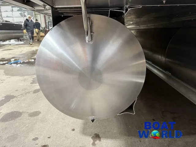 Slide: The Image of Tahoe LTZ 2385 Elite Cruise Tritoon & Honda 4-Stroke EFI 2025 - 39