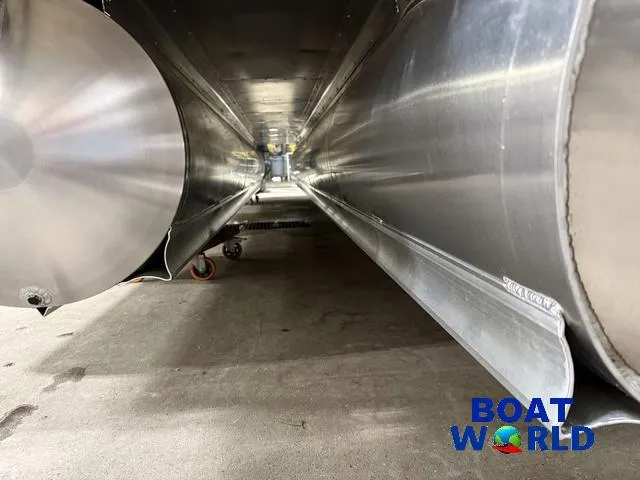 Slide: The Image of Tahoe LTZ 2385 Elite Cruise Tritoon & Honda 4-Stroke EFI 2025 - 40