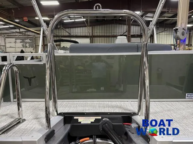 Slide: The Image of Tahoe LTZ 2385 Elite Cruise Tritoon & Honda 4-Stroke EFI 2025 - 42