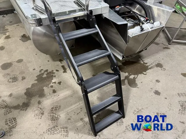 Slide: The Image of Tahoe LTZ 2385 Elite Cruise Tritoon & Honda 4-Stroke EFI 2025 - 44