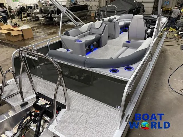 Slide: The Image of Tahoe LTZ 2385 Elite Cruise Tritoon & Honda 4-Stroke EFI 2025 - 47