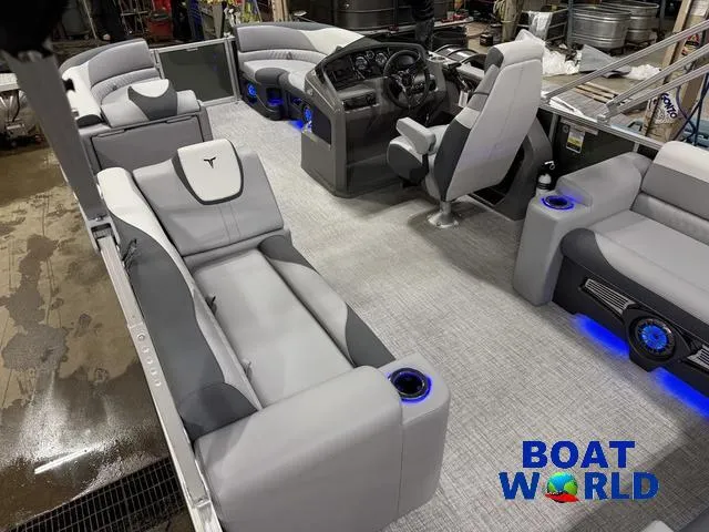 Slide: The Image of Tahoe LTZ 2385 Elite Cruise Tritoon & Honda 4-Stroke EFI 2025 - 5