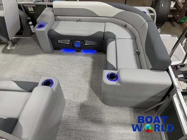 Slide: The Image of Tahoe LTZ 2385 Elite Cruise Tritoon & Honda 4-Stroke EFI 2025 - 6