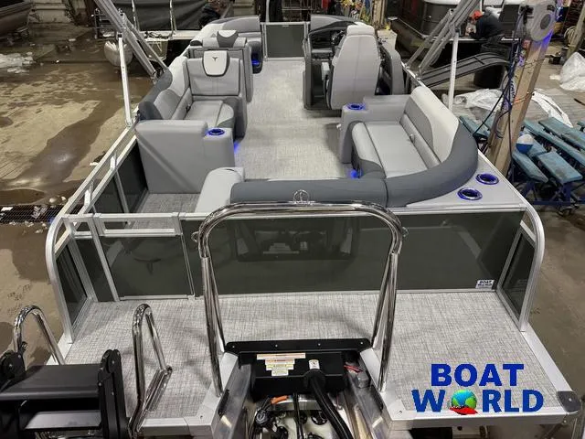 Slide: The Image of Tahoe LTZ 2385 Elite Cruise Tritoon & Honda 4-Stroke EFI 2025 - 7