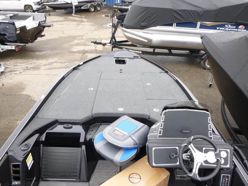 Slide: The Image of 2025 Ranger Z521 boat interior with steering wheel and spacious deck layout. - 13