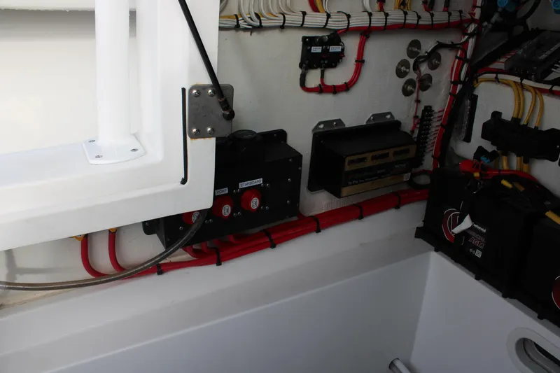 Slide: The Image of Front Runner 33 Center Console 2023 - 50