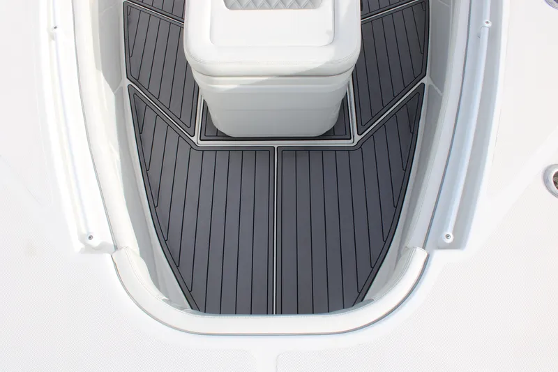 Slide: The Image of Front Runner 33 Center Console 2023 - 58