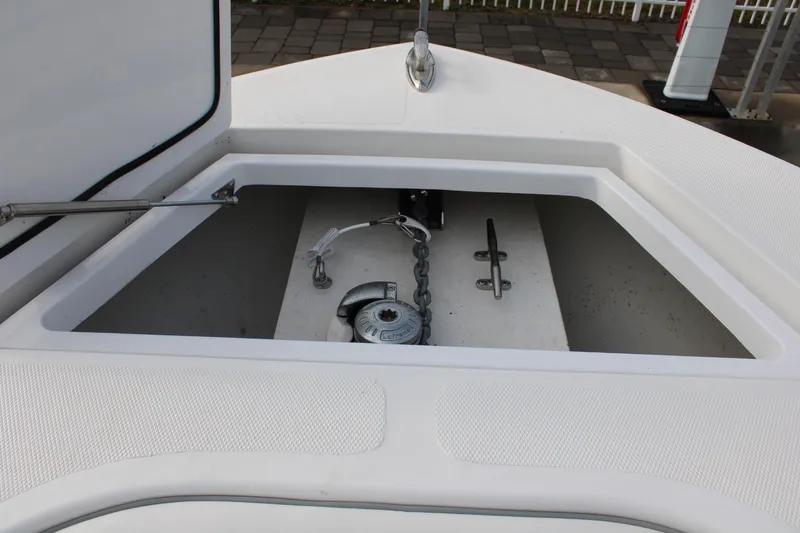 Slide: The Image of Front Runner 33 Center Console 2023 - 59