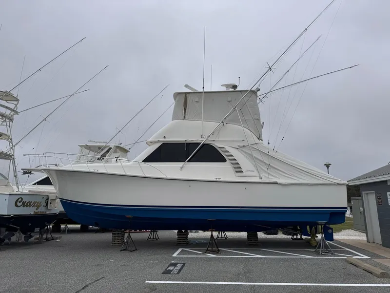 Slide: The Image of 2011 Henriques 42 Sportfisherman boat on display in a marina. - 13