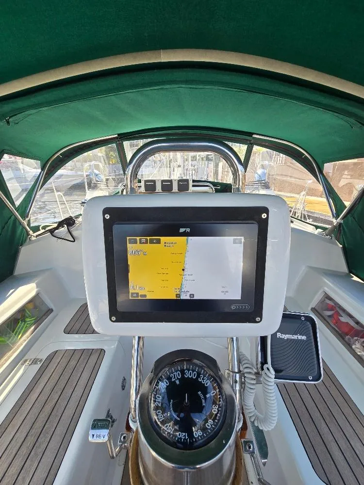 Slide: The Image of New Ray Marine Axiom Plus - 14