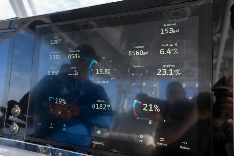 Slide: The Image of Freeman 42 LR 2023 dashboard displaying fuel and navigation data on a Garmin screen. - 14