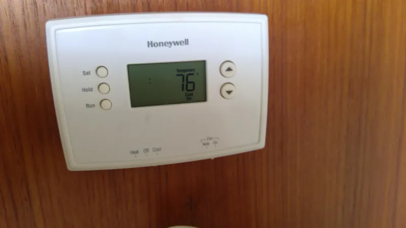 Slide: The Image of Honeywell thermostat set to 76°F on Tiara Yachts 3100 Open, 1993 model. - 40