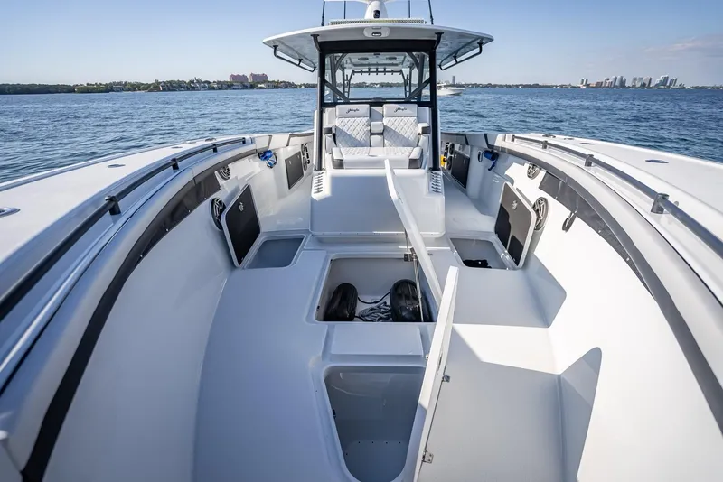 Slide: The Image of Yellowfin 42 2024 - 58