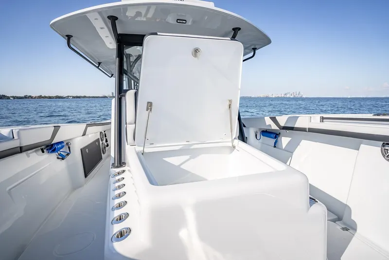 Slide: The Image of Yellowfin 42 2024 - 61