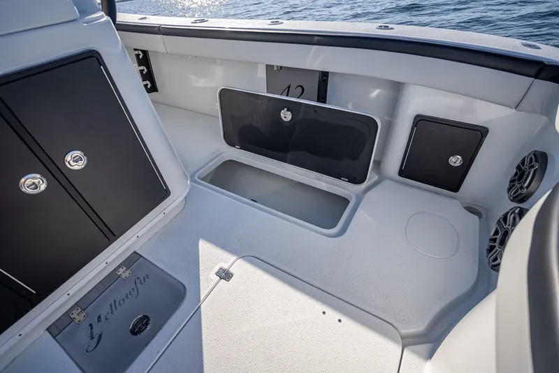 Slide: The Image of Yellowfin 42 2024 - 69