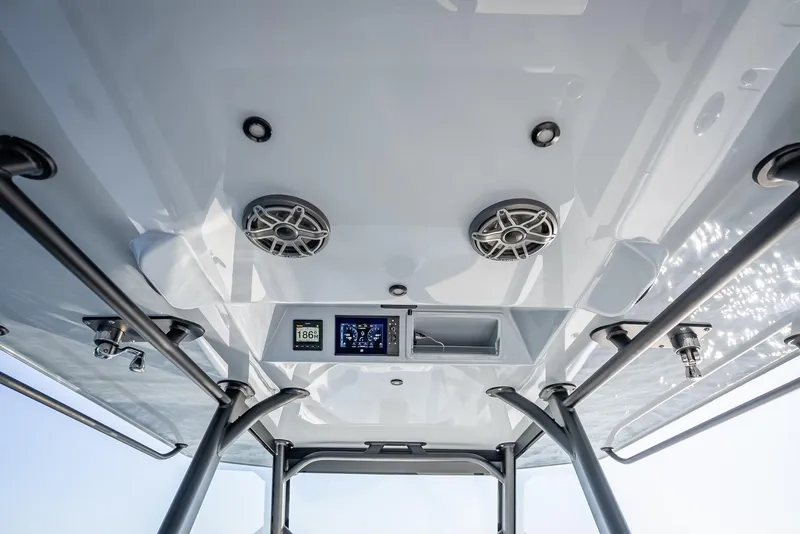 Slide: The Image of Yellowfin 42 2024 - 74