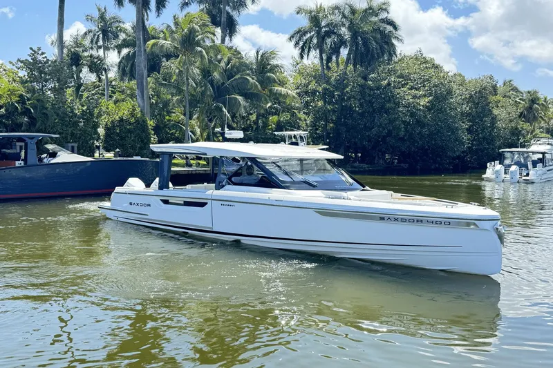 Slide: The Image of Saxdor 400 GTO 2025 - 12