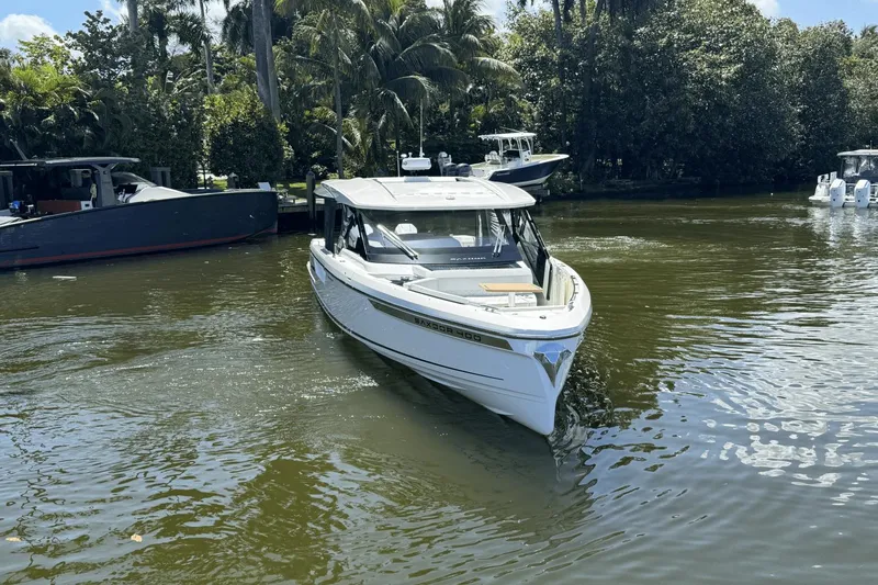 Slide: The Image of Saxdor 400 GTO 2025 - 16