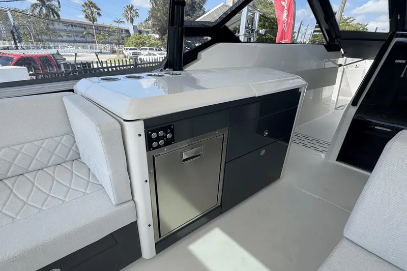 Slide: The Image of Saxdor 400 GTO 2025 - 26