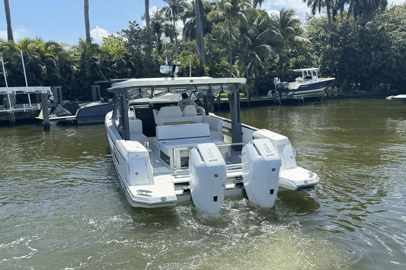 Slide: The Image of Saxdor 400 GTO 2025 - 4