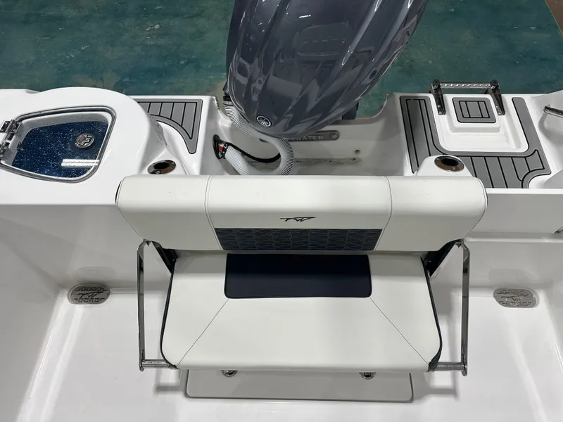 Slide: The Image of Tidewater 210 CC Adventure 2025 - 18