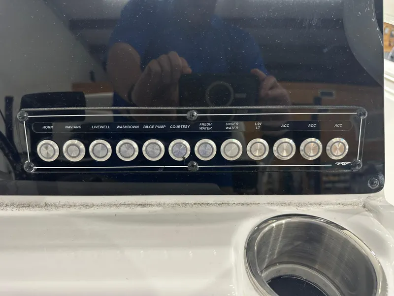 Slide: The Image of Tidewater 210 CC Adventure 2025 - 21