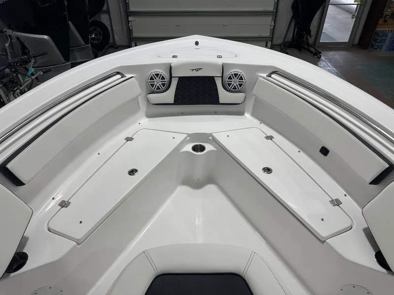 Slide: The Image of Tidewater 210 CC Adventure 2025 - 31