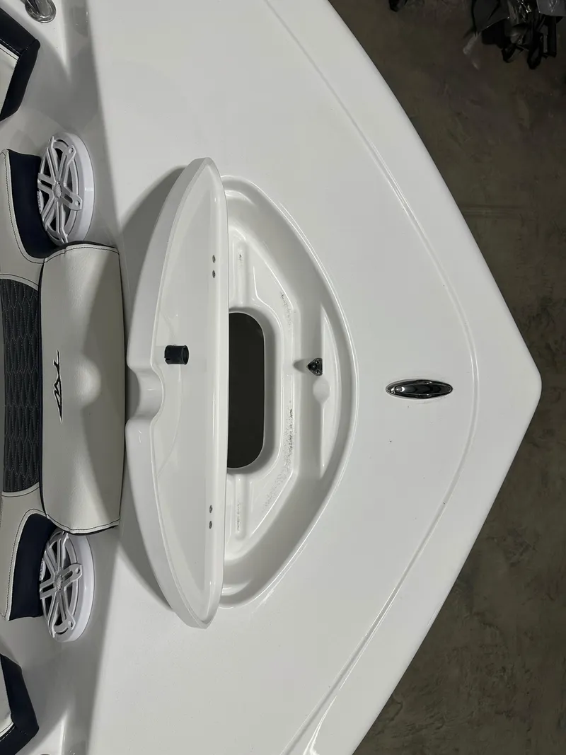 Slide: The Image of Tidewater 210 CC Adventure 2025 - 33