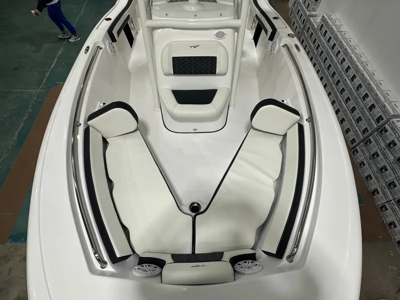 Slide: The Image of Tidewater 210 CC Adventure 2025 - 36