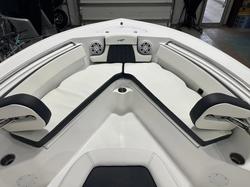 Slide: The Image of Tidewater 210 CC Adventure 2025 - 37