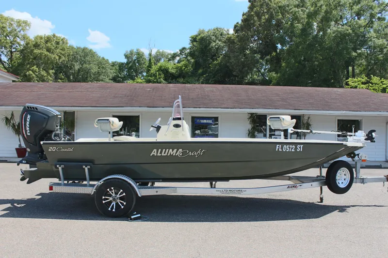 Slide: The Image of 2020 Alumacraft 20 Coastal Bay boat on trailer, parked outdoors. - 7