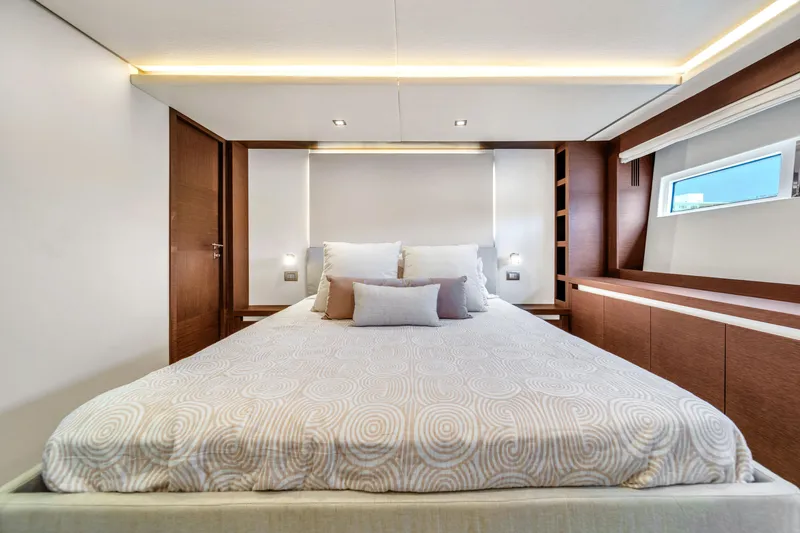 Slide: The Image of Prestige 750 2015 - 64