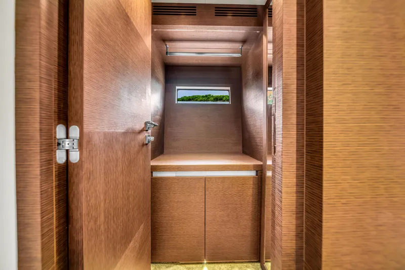 Slide: The Image of Prestige 750 2015 - 65