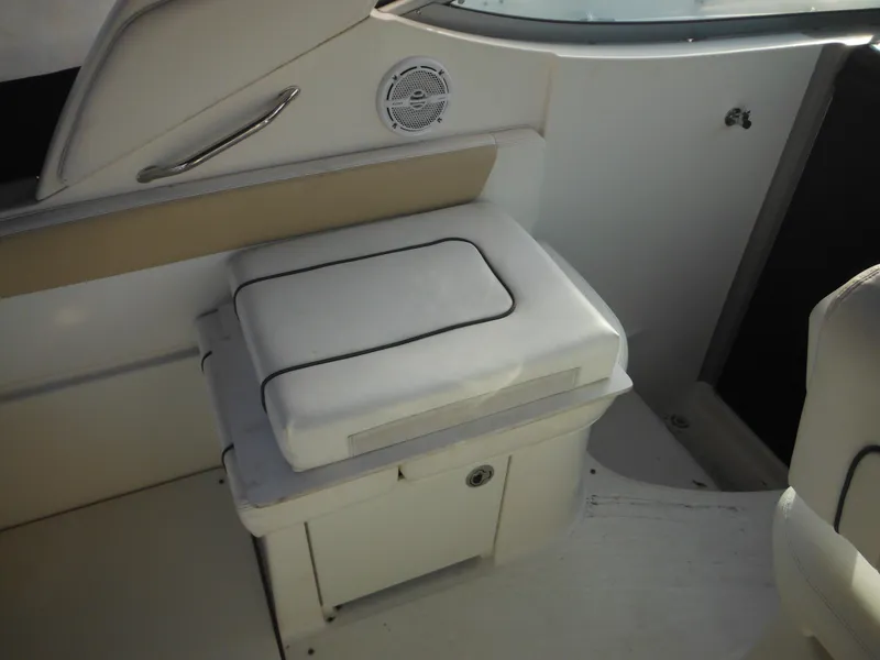 Slide: The Image of Interior seating of 2010 Sea Ray 260 Sundancer boat. - 22