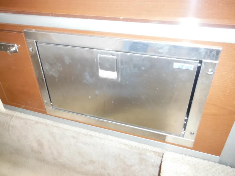 Slide: The Image of Stainless steel hatch on 2010 Sea Ray 260 Sundancer boat interior. - 41