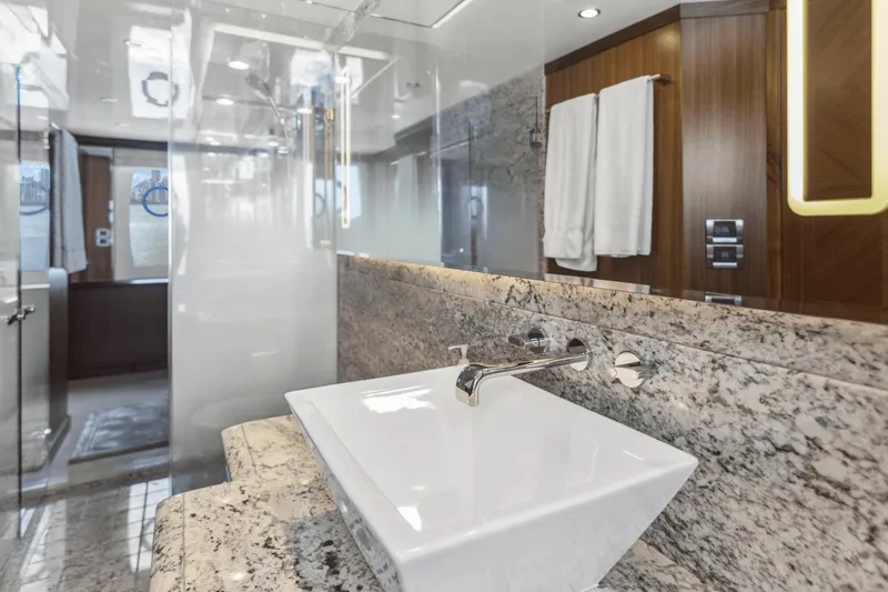 Slide: The Image of Ocean Alexander 85E 2018 - 21