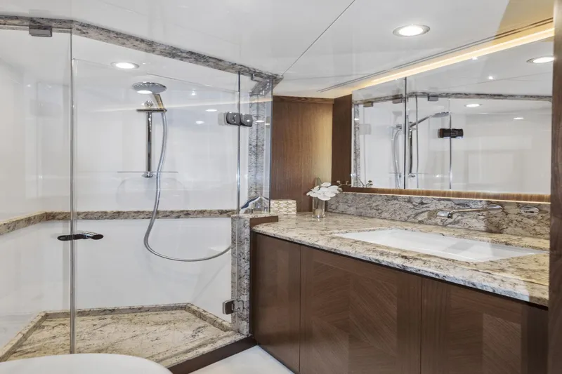 Slide: The Image of Ocean Alexander 85E 2018 - 22