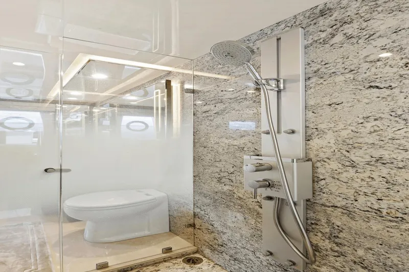 Slide: The Image of Ocean Alexander 85E 2018 - 24