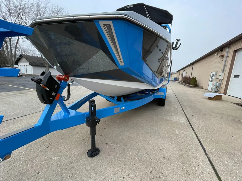Slide: The Image of Nautique Super Air G23 2025 - 10