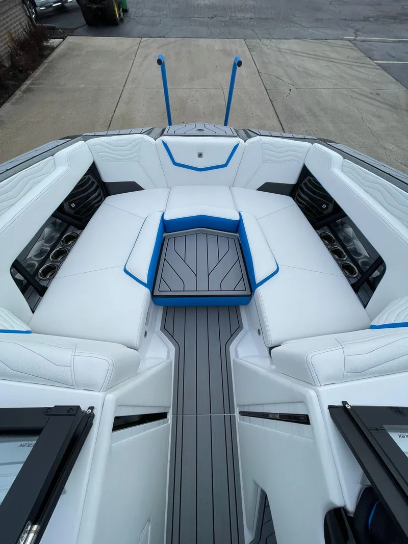 Slide: The Image of Nautique Super Air G23 2025 - 11