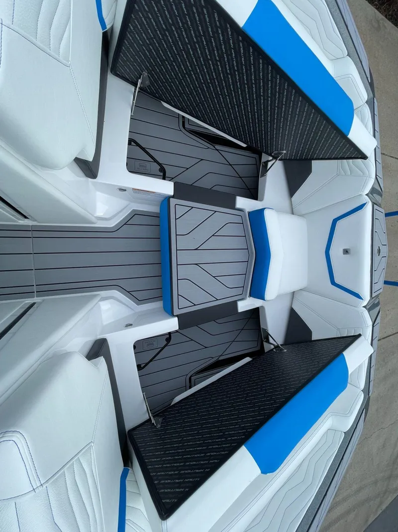 Slide: The Image of Nautique Super Air G23 2025 - 12