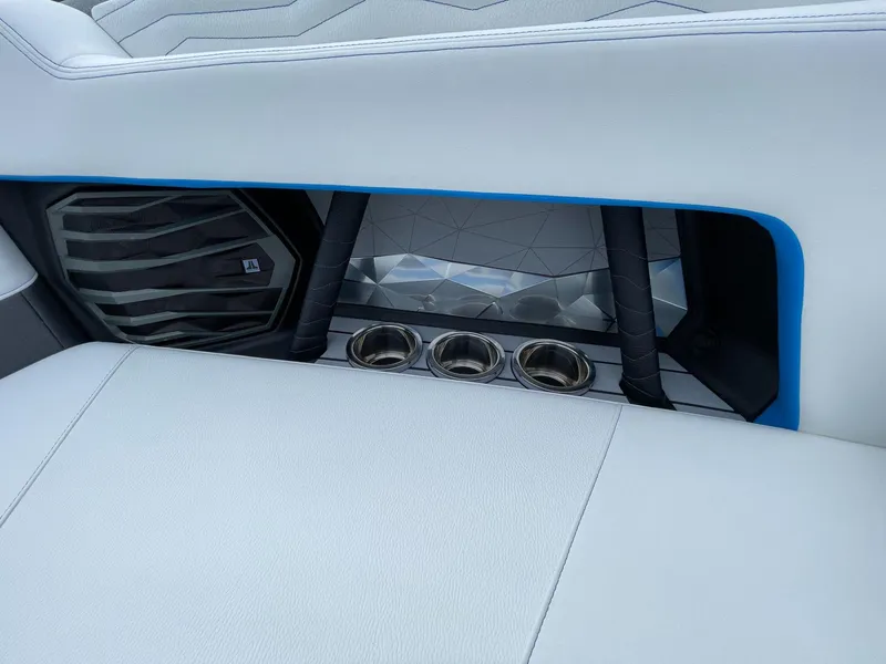 Slide: The Image of Nautique Super Air G23 2025 - 13